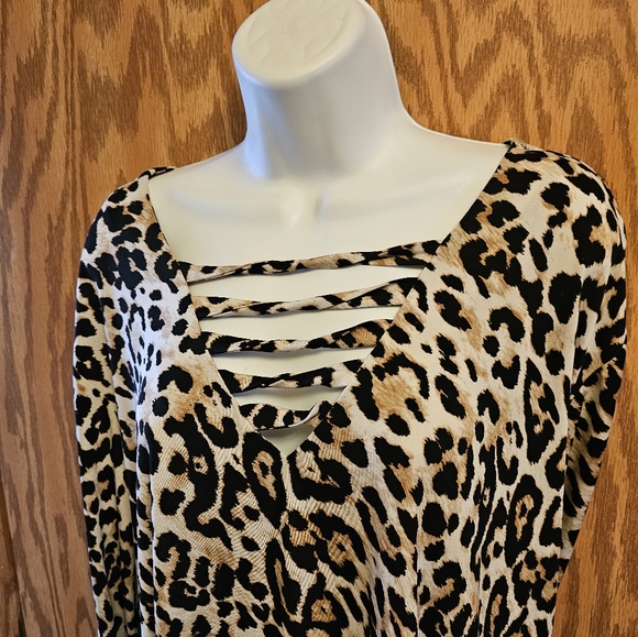 TOP WOMAN'S SIZE 26/28 (4X) - Picture 2 of 6